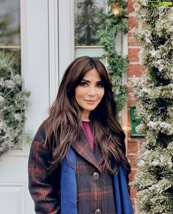 Marisol Nichols Instagram - 'Tis the season for mistletoe and Christmas carols! 🎄