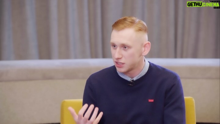 Mariya Efrosinina Instagram - Всі, хто дивився хоча б один український серіал або повнометражний фільм, знають його! Всі, хто місяцями ловить квитки на «Калігулу» або бачить, як за 40 хвилин розкуповують квитки на виставу, яка ще перебуває в репетиціїйному стані, знають його! Вже вдруге «Екзамен» складає Олександр Рудинський @sasha_rudinskiy Але тепер ми з ним говоримо про Нову реальність. А в нього вона прям дзвінко нова: ❗️TikTok привів молодь у театр. Чи одноразова це акція заради переглядів і лайків? ❗️Чи в театральних університетах досі викладають за радянськими підручниками? ❗️Втрата друга на передовій та спілкування з колегами, які боронять країну сьогодні. ❗️Пристрасть у стосунках з дружиною - чи згасає з часом? Як уживаються разом дві творчі особистості? Максимально відверта розмова. Раджу подивитися кожному. Випуск вже на моєму каналі. Посилання профілі!