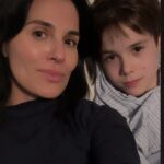 Mariya Efrosinina Instagram - З сьомого класу щонеділі я їздила до репетиторки з англійської на інший кінець Керчі..Їздила аж до випуску зі школи . Для занять ми мали один підручник та кілька книг з художньої літератури англійською- я читала їй їх вголос. Бо читання- це один з найкращих методів засвоєння нової мови. Сьогодні вивчати іноземну мову та покращувати українську, ще й заохочувати одночасно дитину до читання можна … в один клік. В Україні запустили безкоштовну онлайн-бібліотеку з сотнями дитячих книжок Library For All Ukraine. Мета проєкту дуже важлива: щоб кожна українська дитина мала доступ до класних книжок. Наскільки я знаю, це єдиний такий застосунок в Україні- повністю дитячий, безпечний, безкоштовний, без реклами! Мені особисто дуже подобаються: • дизайн застосунку (обираєш собі смішних тварин як аватар, отримуєш нагороди за читання). • колекції книг (є колекція про Емоції та ментальне здоров’я, колекція про Україну просто відпад) • пошук книжок українською та англійською за заданими темами. Весь контент легальний: розробники купували ліцензії у правовласників. Обіцяють робити це регулярно, якщо проєкт буде потрібен і видавництвам це буде цікаво. Зараз у застосунку доступні просто неймовірні книги: видавництва. автори та ілюстратори зробили круту співпрацю. ВАЖЛИВО!! Застосунок діє для iOS та Android. Завантажити його можна за посиланням, що розміщено на сторінках @tanyaorlyk та @libraryforall_ukraine