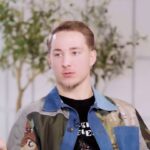 Mariya Efrosinina Instagram - Минулого тижня мою фразу «поранені хлопці лежать в лікарнях без знеболення» більшість послідовників професійного маніпулятора перевернули в іронічний дротик — всім страшенно подобалося цим тикати мене, перекручуючи сенси, які були вкладені мною в питання до Ані Трінчер. Але це й підсвітило те, яка кількість людей сьогодні обирає знущатися, висміювати… а, головне, ігнорувати той факт, що в нас реально переповнені лікарні, що реально за кожного з нас зараз гине цвіт нації!.. Про відсутність знеболювальних у лікарнях розказав мені напередодні інтерв’ю з Анею мій сьогоднішній герой —Олександр «Терен» @tsvit_terenu . Він сам був тим хлопцем без знеболюючого. І сам вигрібав. А потім ще місяцями божеволів від фантомних болей. Подивіться цей «Екзамен. Нова реальність», в якому ми говоримо з Сашею про все: про те, які знаки давала йому доля, як помолодшали «діди» на війні, про секс після ампутації, про його мрії та страхи… У Сашка космічно відкрита свідомість і неймовірна жага до життя! А ще він живе повноцінно, і жадібно вбирає всі можливості, які впали на нього із популярністю. І завдяки популярності, він системно робить кроки для наближення перемоги! Так само живу і я, і все моє оточення. «Терен» для мене абсолютний приклад, в тому числі, саме у соціальній відповідальності — це єдине, що я вважаю важливим сьогодні, коли ти впливовий і маєш велику аудиторію. На чиїсь статки мені завжди було фіолетово, і за свої я не збираюся виправдовуватись. Я за те, щоб брати приклад з таких людей, як Саша. Щоб такі, як він, формували обличчя нашої країни, а не агресивний маркетинг та примітивізм маніпуляторів. Повне інтерв’ю вже на моєму каналі. Посилання в профілі.