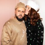 Mariya Efrosinina Instagram - Пожертвування на ментальне здоров’я українців сьогодні зупинились! Наш @masha.foundation має можливість реалізовувати всі свої проєкти за рахунок грантів та співпраці з великими бізнесами! Але запити на допомогу від жінок та дітей значно перебільшують допомогу, що поступає від донорів! Тому, коли в моєму телефоні роздається: «Маша, привіт! Робимо великий красивий благодійний проєкт, та хочемо, щоб кошти з нього йшли в твій Фонд!», я радію як дитина… А особливо, коли цей проєкт такий казковий! Мої талановиті друзі @monatik_official та бренд @t.mosca обʼєдналися та створили красивезну, теплу та надихаючу вʼязану колекцію одягу #КоханняКосмічнихМасштабів Важливо знати, що всі малюнки, що ви бачите на речах з цієї колекції, намальовані Дімою @monatik_official .. І це робить їх ще ексклюзивнішими. А про якість одягу я взагалі мовчу - в мене майже весь зимовий гардероб @t.mosca вже багато років. І дуже круто, що колекція розлітається! Вчора прихожу на зустріч із моєю хорошою знайомою, а вона вже у синьому светрі) Тож мерщій в ЦУМ за радістю та теплом! Тим самим ви подаруєте радість та тепло тим жінкам, життя яких сьогодні набагато важче ніж наше із вами! Дякую всім, хто прийшов на презентацію та підтримав нас! Ксю @ksu_shapo пишаюся тобою безмежно ❤️ ЦУМ Київ / TSUM Kyiv Department Store