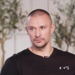 Mariya Efrosinina Instagram - Я завжди налаштовую себе не очікувати чогось надзвичайного від героїв своїх інтерв’ю. Головне для мене - поговорити з людиною, щоб вона показала свою справжність. Але зізнаюся, від акторів, артистів, як би я себе не налаштовувала, очікувати критики або публічного аналізу того, що їм не подобається в кіновиробництві або в своїх ролях - я навіть не сподівалася ( вони всі поза камерами говорили, що їх можуть за це припинити запрошувати на ролі) Також зазвичай багатьом артистам притаманно виправдовувати свої помилки минулого.. Від Тараса @taras.tsymbaliuk , зізнаюсь, я зовсім не очікувала такого глибокого аналізу як своїх дій, так і всього, що повʼязане з його професією. Більше скажу, я брала в нього інтерв’ю для «Секрету» за місяць до повномасштабного вторгнення, я він був ну геть інший. Чесно, я не перша, хто на теренах соцмереж заявляє, що війна нас всіх змінила! Але ж як я радію, коли зміни ось такі - до глибини та безстрашність. Дуже раджу вам цю розмову. Інтерв’ю на каналі. Посилання в профілі. #інджой