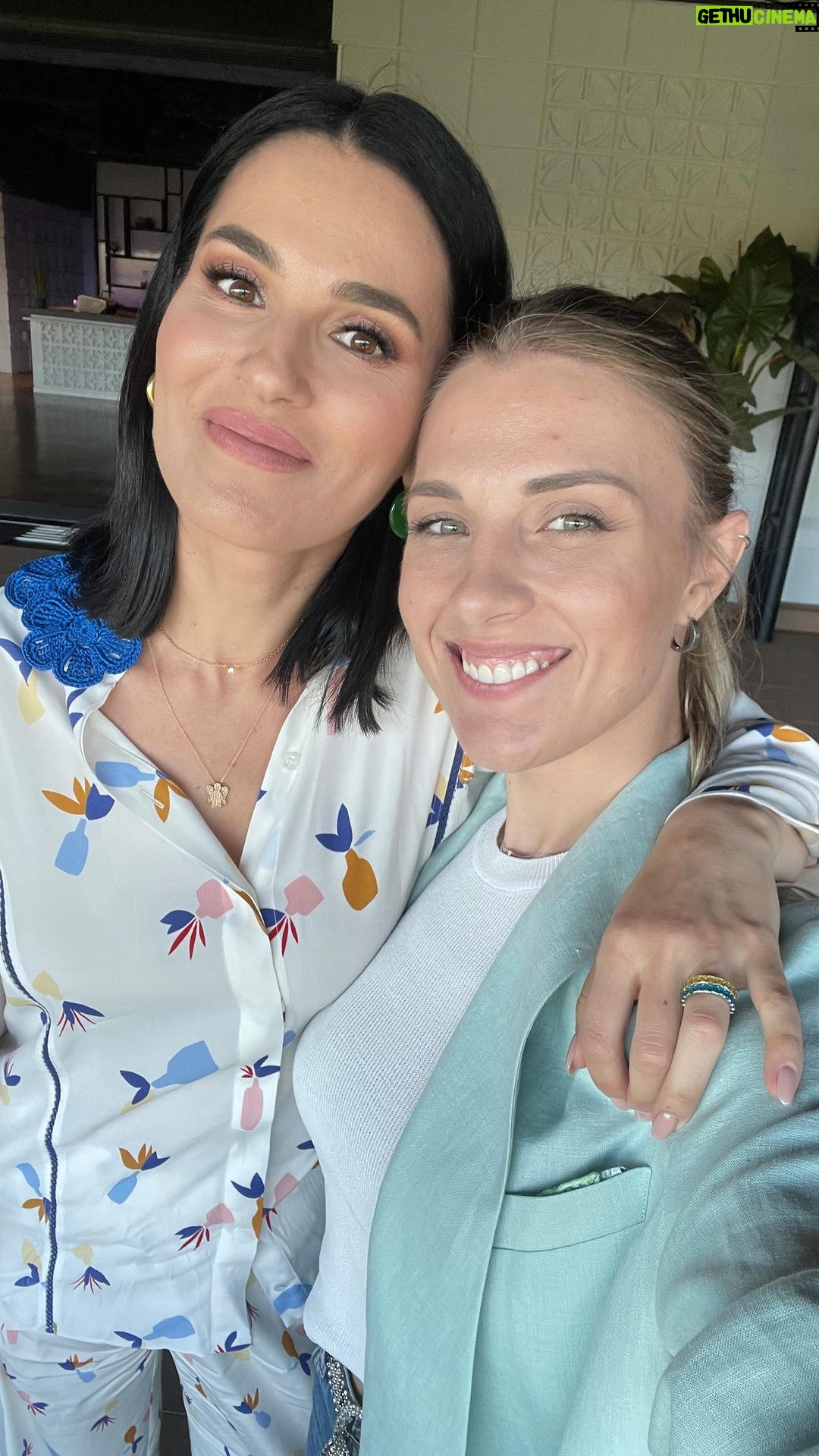 Mariya Efrosinina Instagram - Абсолютно ексклюзивно і детально про все, що насправді відбувалося на фехтувальній доріжці в ту мить, коли Оля Харлан @olgakharlan відмовилася потиснути руку суперниці з росії.. Що вона сказала в момент протягування їй шаблі.. Що передувало цьому, і що відбулося потім залаштунками. Як підтримав коханий.. І чи відбулося б це кохання, якби не знов одне рішення Олі.. І ще багато чого, про що варто почути лише від самої героїні! Дякую тобі Олю за довіру!!! Інтерв’ю на каналі. Посилання в профілі. #інджой