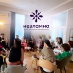 Mariya Efrosinina Instagram - “Психологи для психів” - це така сама несенітниця, як і стигма «бʼє, значить, любить».. Справедливості заради, скажу, що зараз кількість людей, які визнають необхідність звертатися по психологічну допомогу, зростає просто космічно. Я раділа б цьому за мирних часів. Але сьогодні ми всі розуміємо гірку тому причину .. Але так само чесно, маю визнати й факт, що навряд чи відкрила б Центр Ментального Здоровʼя Жінки в такі шалені строки, якби не велика війна… Тож є як є! Я стою в приміщенні Центру «Незламна» і вітаю 16 професійних психологів, з якими ми заключили меморандум про співпрацю. І які вже здійснили 600 консультацій за півтора (!!!) місяця тестової роботи Центру! Стою і дивлюся в їхні очі, людей, які вірять в нашу справу, вірять в нашу команду та в місію @masha.foundation Багатьох побачила вперше - деякі працюють онлайн, деякі проходили випробувальні терміни. Дивлюся на своїх дівчат- директорку @masha.foundation Таню @tania_muratkina , на директорку Центру Олену @olenafv , на керівницю психологічного напрямку Катю @kateryna_timakina.clin.psy - таких втомлених, трохи виснажених, але всі з блиском в очах.. Бо вже відчули, яку користь їхня робота приносить іншим, як змінюються долі жінок, яки вирішили довіритися саме нашому Фонду! Дивлюся на свою партнерку Ксану @ksanan , жінку, для якої немає нічого неможливого. Жінку, яка дуже щедро годує своєї енергією! Яка єдина на мої страхи, що ми ніколи не знайдемо кошти на психологічну допомогу в країні, яка воює, і люди віддають останнє на ЗСУ, знає, що відповісти, щоб ми зібрали свої мізки до купи та вигадали щось … А ще в нас є служба звʼязків з громадськістю під керівництвом @olbalaban , керівники проєктів та адміністрація!! Йомайо- ми вже велика організація! «Ура! Ми відкрили Центр, про який мріяли», -прокричали ми! І миттєво заговорили, що тепер ми мріємо про подібні Центри в містах України ) Щоб ми могли допомагати більшій й більшій кількості жінок, яки втратили сили та сенси життя! Бо ми знаємо, як це зробити! Я тремчу та радію! А тим часом, в профілі @masha.foundation вже розмістили розклад терапій на вересень. Чекаємо на вас, дівчата!!!