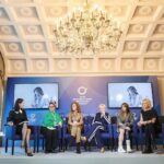 Mariya Efrosinina Instagram - Є дві новини, щодо ситуації з психологічним станом ветеранів- добра та погана. Добра полягає в тому, що про цю проблему та про етику поведінки цивільних із учасниками бойових дій говорять, та говорять багато- вона реально є соціальною повісткою. Принаймні факт того, що всі впливові заходи включають її в панелі для обговорення, не зважаючи на те, що їхні формати такого ніколи не передбачали. От як Київський Міжнародний Економічний Форум @forumkyiv наприклад. А далі йдуть погані новини… Згідно дослідженням та показникам: - суспільство не знає, як має правильно спілкуватися та поводитися з людьми у військовій формі та ветеранами з важкими пораненнями та ампутаціями. - більшість населення вважає, що ветеран війни - це той, хто вже відсторонений від служби через фізичну непринадність, що є хибною думкою. - мало хто в тилу готовий до того, що ПТСР, з якими захисники та захисниці повертатимуться додому- це клінічний діагноз, який має важкі поведінкові прояви і потребує лікування. І ми сьогодні бачимо достатньо агресивну реакцію цивільного населення на це. Відбувається це через необізнаність, або через небажання поцікавитися, як має бути. - у держави немає єдиної системи надання допомоги ТАКІЙ кількості ветеранів. Як і всі верстви в країні, ця теж не була готова до війни та таких наслідків. - підприємства та державні установи лише розробляють інструменти працевлаштування воїнів, особливо із пораненнями. - самі ветерани не хочуть звертатися по психологічну допомогу. Або попросту - не можуть, через важкість та глибину психологічних травм. Треба розробляти національну програму привернення не лише їх уваги, але й довіри до фахівців. На цьому зупинюся, бо перечитала перелік, і сама хочу піти вдаритися головою об стіну. Але я розумію, що треба починати дивитися проблемам в очі. Ми стільки всього подолали: жах,страхи, горе, живемо в непрестанній трагедії наших міст, рідних та знайомих.. Ми подолаємо і це. І знаєте як? Починаючи з себе! Якщо, прочитавши цей допис, ви загуглите «як правильно поводитися з військовими?», потрапите на поради фахівців. А потім розкажіть прочитане дітям.. Ми ж продовжуватимемо працювати з цією темою. Як, сподіваюся, і держава. Kyiv, Ukraine
