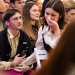Mariya Efrosinina Instagram - А ви знали, що аж 73% молоді України віком від 14 до 34 років кажуть, що потребують емоційної чи психологічної підтримки? Проте, лише 30% із них звертались по допомогу. А міжнародне дослідження, проведене у 11 країнах на замовлення третього Саміту перших леді та джентльменів, показало: молоді люди 13-24 років уникають говорити про ментальне здоров’я з фахівцями. Вони схильні думати, що це соромно, і може вплинути на їхні стосунки в сім’ї, в школі або на роботі. В рамках виставки Христі Храновської @hrystia «Щоденники війни: непочуті голоси українських дітей» організація UNISEF @unicef_ukraine познайомила всіх присутніх з 6 молодими людьми, які розповіли нам свої історії великої війни: Софія, 17 років Тікала з Маріуполя під обстрілами. Тато загинув. Довірилася психологу, стабілізує свій стан. Даніїл, 18 років Близька йому людина стикнулася з онко діагнозом. Він наполіг на лікуванні, не залишивши її саму, хоча міг піклуватися лише про свою безпеку. Вважає, що ніколи не пізно почати спілкуватися і жити. Любов, 19 років. Пережила жахливий досвід абьюзивних стосунків. Вийшла з них своєю силою волі. Відновлюється з допомогою психологічної допомоги та підтримки коханого у нових здорових стосунках. Поліна, 21 рік Інсульт у підлітковому віці! Не здалася, змогла заняттями змусити своє тіло функціонувати. Зараз багато допомагає іншим. Проводить велику соціальну роботу. Валерія, 19 років Спроба самогубства при наявності серйозного психологічного діагнозу. Стикнулася з ганебною поведінкою та ставленням до себе з боку системи. Вирішила не мовчати та працювати задля змін подібного ставлення до людей з психологічними розладами. Віолетта, 15 років Активістка з…Нової Каховки. Вона та її однодумці не бояться виділятися та розбивати соціальні стереотипи. Язик не повертається називати їх дітьми. Вони не соромляться просити про допомогу, бо знають їй ціну та є дуже сильними. Незважаючи на важкі розповіді, вони вселяють надію та віру, що ми матимемо краще суспільство та сильне прогресивне покоління! Аби тільки у вільній та мирній країні. *Дякуємо та підтримуємо задля цього наші Збройні Сили! Kyiv, Ukraine