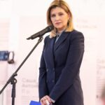 Mariya Efrosinina Instagram - А ви знали, що аж 73% молоді України віком від 14 до 34 років кажуть, що потребують емоційної чи психологічної підтримки? Проте, лише 30% із них звертались по допомогу. А міжнародне дослідження, проведене у 11 країнах на замовлення третього Саміту перших леді та джентльменів, показало: молоді люди 13-24 років уникають говорити про ментальне здоров’я з фахівцями. Вони схильні думати, що це соромно, і може вплинути на їхні стосунки в сім’ї, в школі або на роботі. В рамках виставки Христі Храновської @hrystia «Щоденники війни: непочуті голоси українських дітей» організація UNISEF @unicef_ukraine познайомила всіх присутніх з 6 молодими людьми, які розповіли нам свої історії великої війни: Софія, 17 років Тікала з Маріуполя під обстрілами. Тато загинув. Довірилася психологу, стабілізує свій стан. Даніїл, 18 років Близька йому людина стикнулася з онко діагнозом. Він наполіг на лікуванні, не залишивши її саму, хоча міг піклуватися лише про свою безпеку. Вважає, що ніколи не пізно почати спілкуватися і жити. Любов, 19 років. Пережила жахливий досвід абьюзивних стосунків. Вийшла з них своєю силою волі. Відновлюється з допомогою психологічної допомоги та підтримки коханого у нових здорових стосунках. Поліна, 21 рік Інсульт у підлітковому віці! Не здалася, змогла заняттями змусити своє тіло функціонувати. Зараз багато допомагає іншим. Проводить велику соціальну роботу. Валерія, 19 років Спроба самогубства при наявності серйозного психологічного діагнозу. Стикнулася з ганебною поведінкою та ставленням до себе з боку системи. Вирішила не мовчати та працювати задля змін подібного ставлення до людей з психологічними розладами. Віолетта, 15 років Активістка з…Нової Каховки. Вона та її однодумці не бояться виділятися та розбивати соціальні стереотипи. Язик не повертається називати їх дітьми. Вони не соромляться просити про допомогу, бо знають їй ціну та є дуже сильними. Незважаючи на важкі розповіді, вони вселяють надію та віру, що ми матимемо краще суспільство та сильне прогресивне покоління! Аби тільки у вільній та мирній країні. *Дякуємо та підтримуємо задля цього наші Збройні Сили! Kyiv, Ukraine