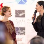 Mariya Efrosinina Instagram - А ви знали, що аж 73% молоді України віком від 14 до 34 років кажуть, що потребують емоційної чи психологічної підтримки? Проте, лише 30% із них звертались по допомогу. А міжнародне дослідження, проведене у 11 країнах на замовлення третього Саміту перших леді та джентльменів, показало: молоді люди 13-24 років уникають говорити про ментальне здоров’я з фахівцями. Вони схильні думати, що це соромно, і може вплинути на їхні стосунки в сім’ї, в школі або на роботі. В рамках виставки Христі Храновської @hrystia «Щоденники війни: непочуті голоси українських дітей» організація UNISEF @unicef_ukraine познайомила всіх присутніх з 6 молодими людьми, які розповіли нам свої історії великої війни: Софія, 17 років Тікала з Маріуполя під обстрілами. Тато загинув. Довірилася психологу, стабілізує свій стан. Даніїл, 18 років Близька йому людина стикнулася з онко діагнозом. Він наполіг на лікуванні, не залишивши її саму, хоча міг піклуватися лише про свою безпеку. Вважає, що ніколи не пізно почати спілкуватися і жити. Любов, 19 років. Пережила жахливий досвід абьюзивних стосунків. Вийшла з них своєю силою волі. Відновлюється з допомогою психологічної допомоги та підтримки коханого у нових здорових стосунках. Поліна, 21 рік Інсульт у підлітковому віці! Не здалася, змогла заняттями змусити своє тіло функціонувати. Зараз багато допомагає іншим. Проводить велику соціальну роботу. Валерія, 19 років Спроба самогубства при наявності серйозного психологічного діагнозу. Стикнулася з ганебною поведінкою та ставленням до себе з боку системи. Вирішила не мовчати та працювати задля змін подібного ставлення до людей з психологічними розладами. Віолетта, 15 років Активістка з…Нової Каховки. Вона та її однодумці не бояться виділятися та розбивати соціальні стереотипи. Язик не повертається називати їх дітьми. Вони не соромляться просити про допомогу, бо знають їй ціну та є дуже сильними. Незважаючи на важкі розповіді, вони вселяють надію та віру, що ми матимемо краще суспільство та сильне прогресивне покоління! Аби тільки у вільній та мирній країні. *Дякуємо та підтримуємо задля цього наші Збройні Сили! Kyiv, Ukraine
