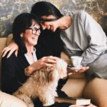 Mariya Efrosinina Instagram - - «Хто ваш кумир?»- одне з найулюбленіших запитань в інтерв’ю за мирних часів. - «В мене їх немає, вибачте!» - відповідала я, та бачила різке здивування в очах журналістів. Так, в мене ніколи не було потреби в кумирах. Не було потреби рівнятися на когось.. Моя мама просто цьому поставила запобіжник)) Вона зробила так, щоб я стала кумиром сама для себе. Вона любила й любить мене так сильно та пронизливо, підсвічуючи всі мої особливості та пропрацьовуючи зі мною всі мої помилки, що в мені не утворилася пустош, яку треба заповнювати прикладом чиїхось досягнень! Я намагаюся дякувати їй за все це регулярно! Але сьогодні маю право зробити це публічно! В найтеплішої та найвеселішої жінки в світі день народження! І вона любить це життя так, як нам всім треба повчитися! З Днем Народження, наша Людася❤️
