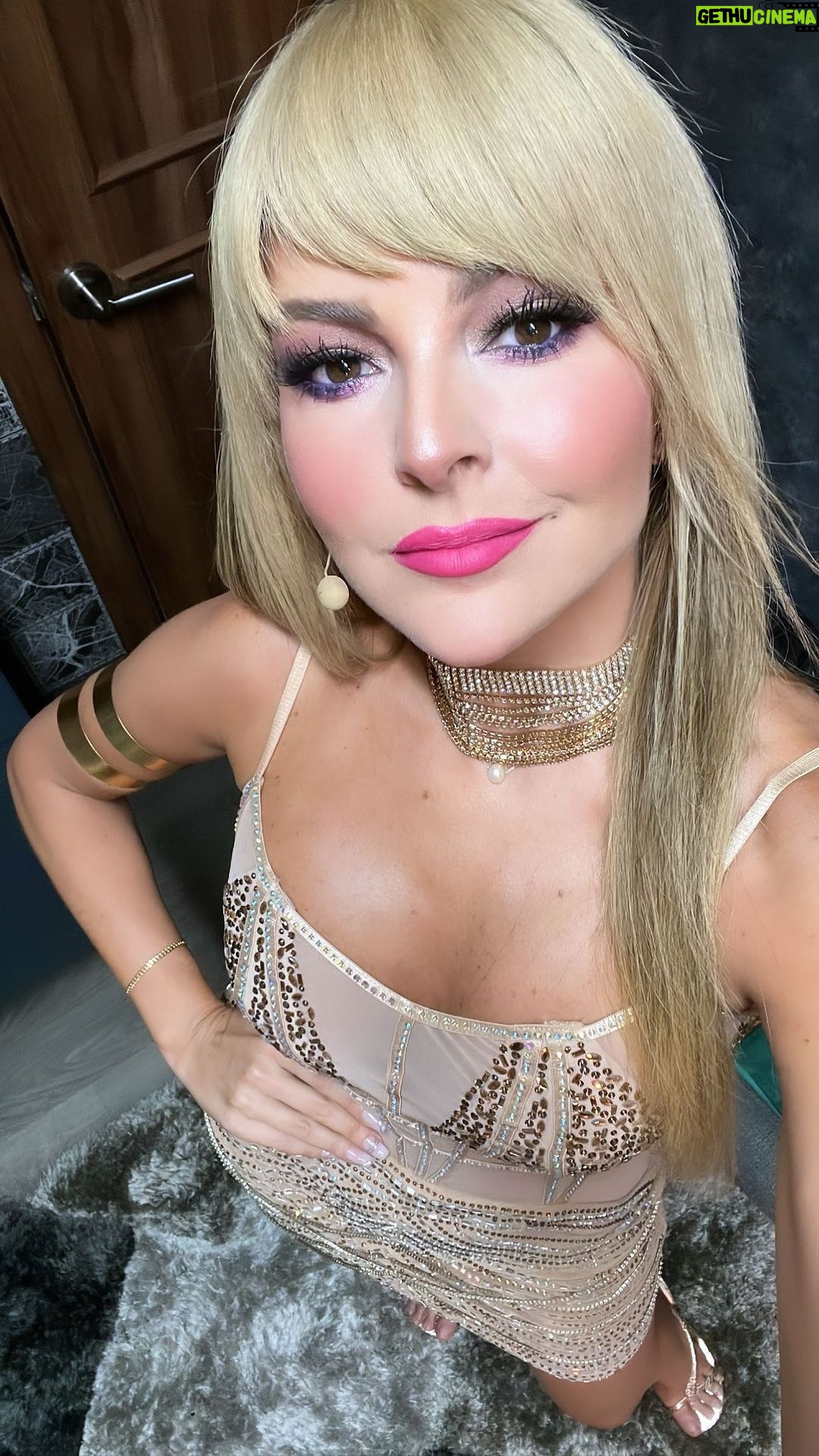 Marjorie de Sousa Instagram - Este programa estΓ‘ muyyyyyy divertido π€© @veocomocantasmx con puras Estrellas ππππ esta noche nos vemos 9:00pm por @canalestrellas @foxmuller29 @alepalomera1 @palomeragroup @mediaconceptspr π₯°@almusdelatorre @vanessaarellanomakeup @josechester