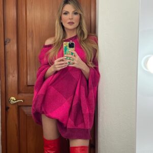 Marjorie de Sousa Instagram - Haciendo cosas especiales para ustedes 🤩💫💫💫