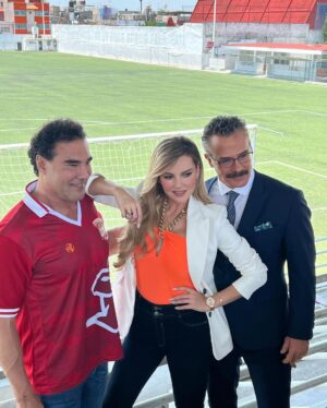 Marjorie de Sousa Instagram - Muy pronto la vida les regalará  un @golpedesuertetv por @canalestrellas que bonito trabajar con este gran equipo 🥰 @nicandrodiazof @antonioarvizuv ⭐️👏🏻👊🏻 @eduardoyanezofc @sergiosendel.oficial #EvaMontana