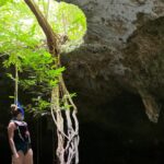 Marjorie de Sousa Instagram - Descubriendo la magia de Dios en la naturaleza, en cada pintura que nos regala en este viaje!!! Decidimos entre en la selva, específicamente en uno de los #cenotes más importantes de tulum. 😳 La verdad estoy enamorada de todo lo que tenemos, sobre todo de ver que si existen personas que respetan la naturaleza y la cuidan 🥰 un ejemplo es Álvaro, casi vive aquí, el con su grupo se encargan de mantener limpio y cuidar este hermoso #cenote se llama @sacactun que significa cueva blanca; es uno de los sistemas de cuevas que descargan agua dulce hacia el Mar Caribe. Es la zona arqueológica más grande del mundo debajo del agua. Aquí encontramos huesos de animales de millones de años atrás, imagínate la historia y la energía de este lugar. Acompáñame en este recorrido… 🤿