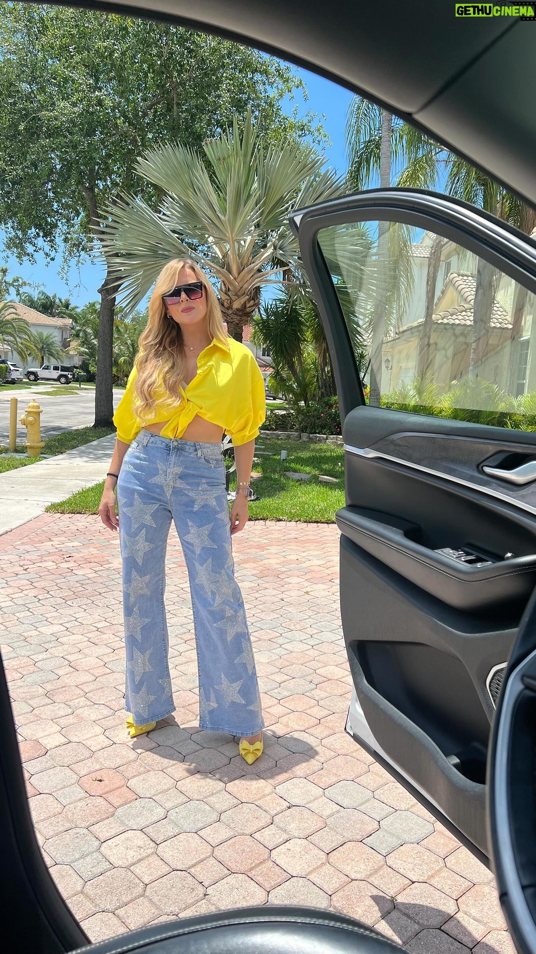 Marjorie de Sousa Instagram - Amarillo 💛 camina hacia tus metas sin temor 🔜🔜🔜🔜🔜🔜🔜🔜🔜🔜 me encantas vida 🥰😍 @calipsomiami 🥰