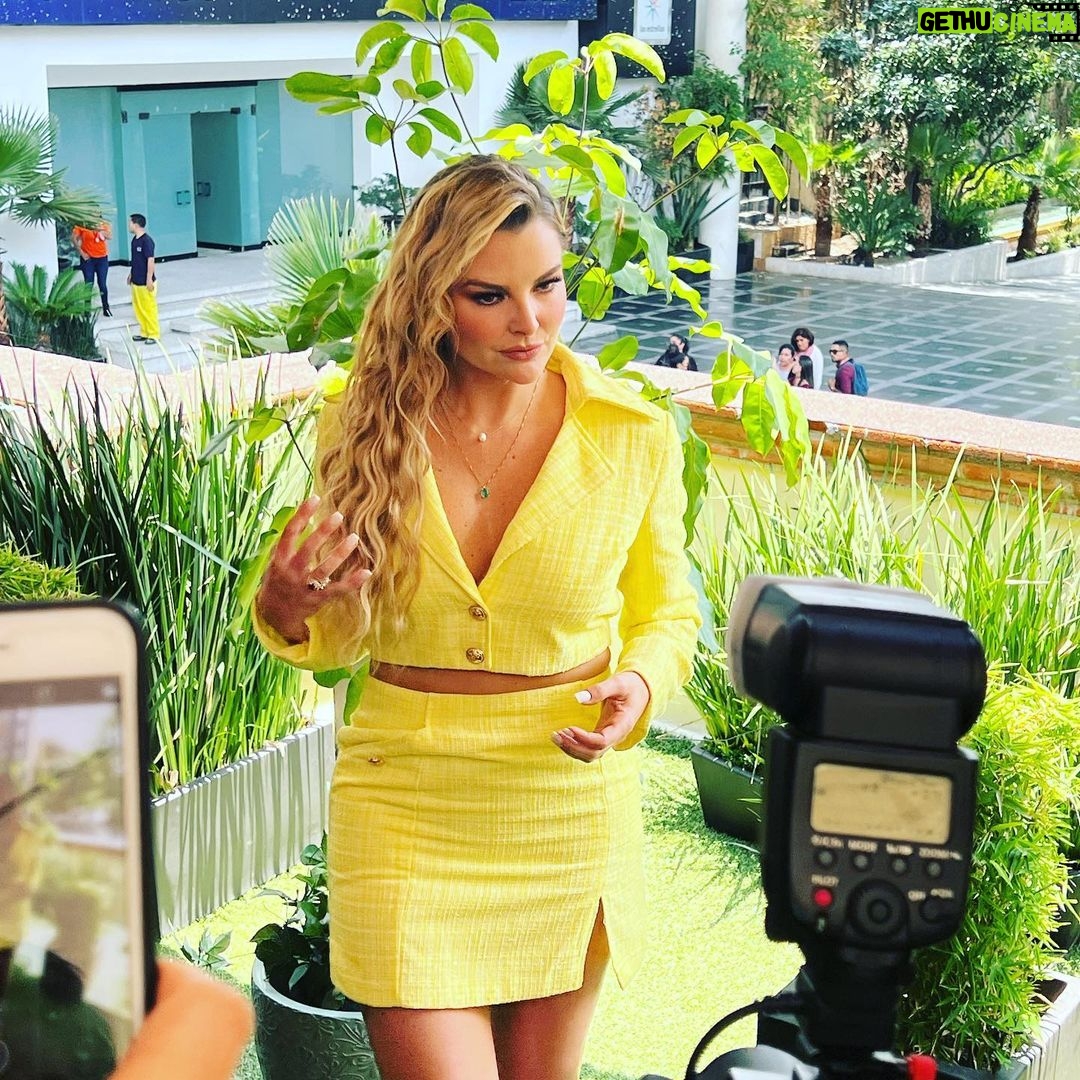 Marjorie de Sousa Instagram - 1 JUNIO 🌻🌻🌻 🌻🌻🌻🌻🌻🌻🌻@golpedesuertetv 🌻🌻 @alamode.mx @granvia.mx @enricobompani