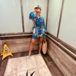Marjorie de Sousa Instagram - Bom dia!!! Cualquier lugar es bueno 🤣🤣😍💙 @calipsomiami @myshoesmexico 🥰