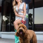 Marjorie de Sousa Instagram - Si existe el verdadero amor ❤️ ese incondicional, ese que no limita, ese que solo escucha, ese que te admira, que te ama como eres, ese que te mira y te da calma, ese que cree en ti y que se despierta escuchándote con el corazón. ❤️❤️ #photo @angelramoos @julianhairstudio @juansousaofficial @miki_von @avafuentesshoes P.D. Gracias amigo peludo por ser parte de esta hermosa foto 🥰❤️