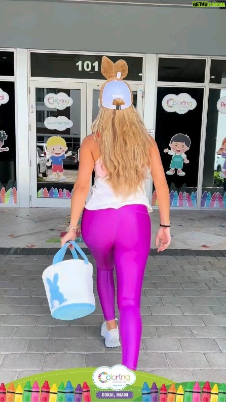 Marjorie de Sousa Instagram - ¡Diversión primaveral! Nuestros pequeños conejitos se divirtieron al máximo en la mega fiesta de Easter Day en Coloring Dreams, con nuestra invitada especial @marjodsousa 💜💞y como siempre con los mejores @mega_animation 🐰🌈🎉" 👉@coloringdreamsmiami ¡Un lugar con mucho color y amor!🌈✨ . #kindergartenclassroom #kindergartenactivities #padresfelices #parentsbelike #hijosfelices #preescolardoral #preschoolactivities #preschoolerlife #pequeñosgigantes #doralflorida #niñosjugando #diversióninfantil