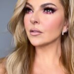Marjorie de Sousa Instagram - Hace unos días 😍compartiendo la maravilla de sus clases 🥰🥂🥂💫 eres mega talentoso mi querido @delarosamakeup @javierdelarosainstitute love u mucho 🥰🥰🥰 me encanto compartir contigo y tu equipo tan Increible curso👏🏻👏🏻👏🏻👏🏻👏🏻👏🏻