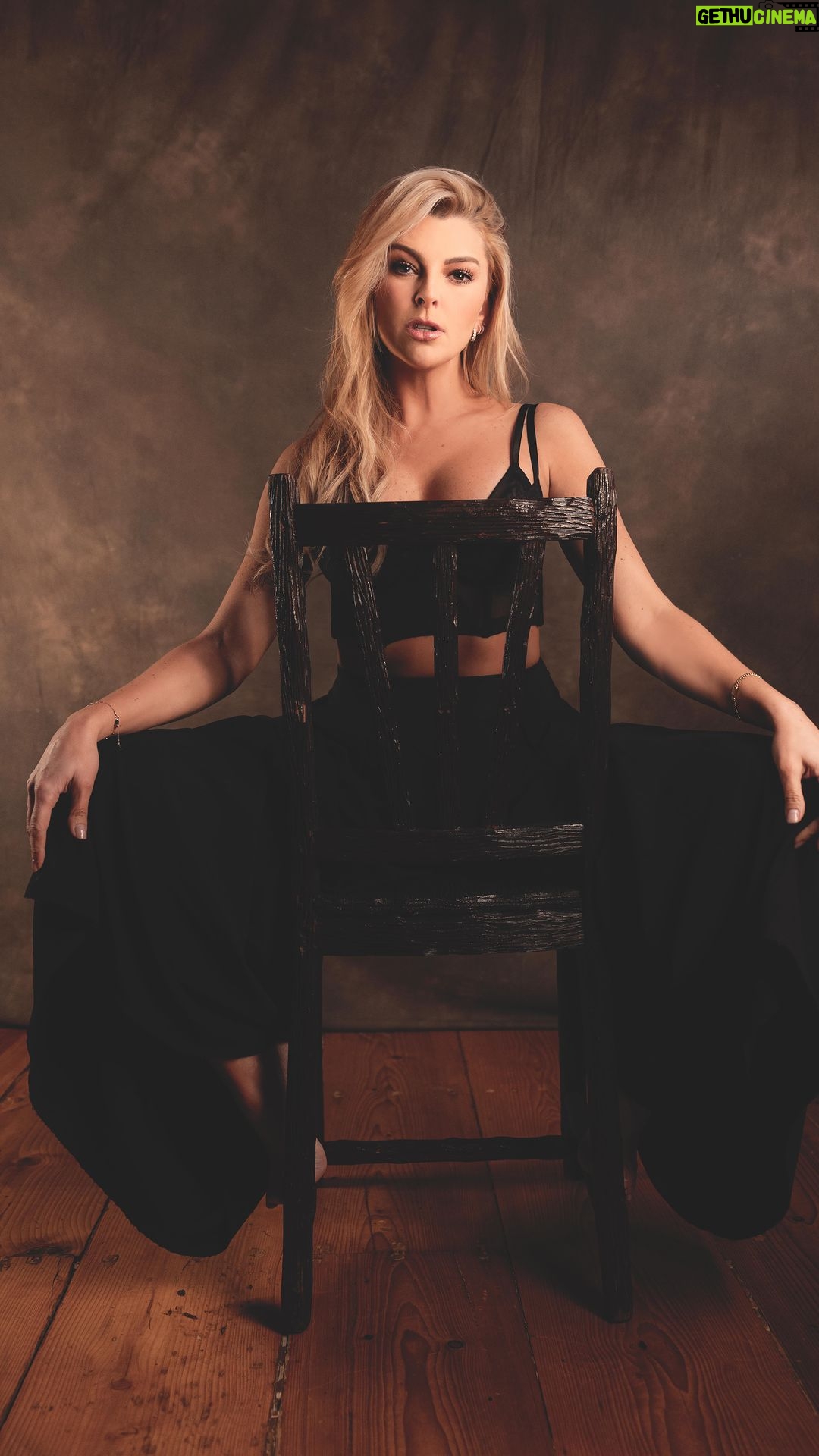 Marjorie de Sousa Instagram - Vive 🥂❤️❤️💋 los amo 🥰 #photos @esquedachris 😍🥰 💄 @vanessaarellanomakeup
