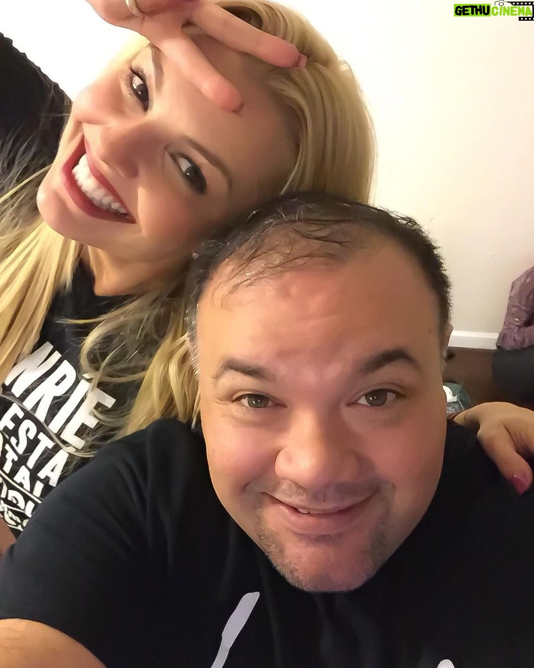 Marjorie de Sousa Instagram - Aún no lo creo 🥺 esperaba escuchar el celular y que fueras tu, aun puedo oír tu sonrisa con cada locura nuestra 😩 siempre estabas riendo y aún en momentos complicados siempre tenías alegría en tu corazón y me llenabas de ella 🥺se que escuchare tus carcajadas de nuevo en mis sueños ❤️pero sabes algo 🥺te voy a extrañar mucho. #tugüerita así me decías siempre 🥰te amo ♾️♾️♾️♾️ se que hoy vuelas sin miedos y con más amor para los que desde acá te recordaremos. #vuelaaltomiEl #teamo @elnorbracho vuela libre 🙌🏻❤️🕊️