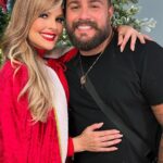 Marjorie de Sousa Instagram - Christmas 🎅 🌲 ♥️ @marjodsousa #byjuansousa #dandomelotodo #makeupbyjuansousa #marjoriedesousa #beautyreels #viralreels #navidad #familyandfriends Miami, Florida