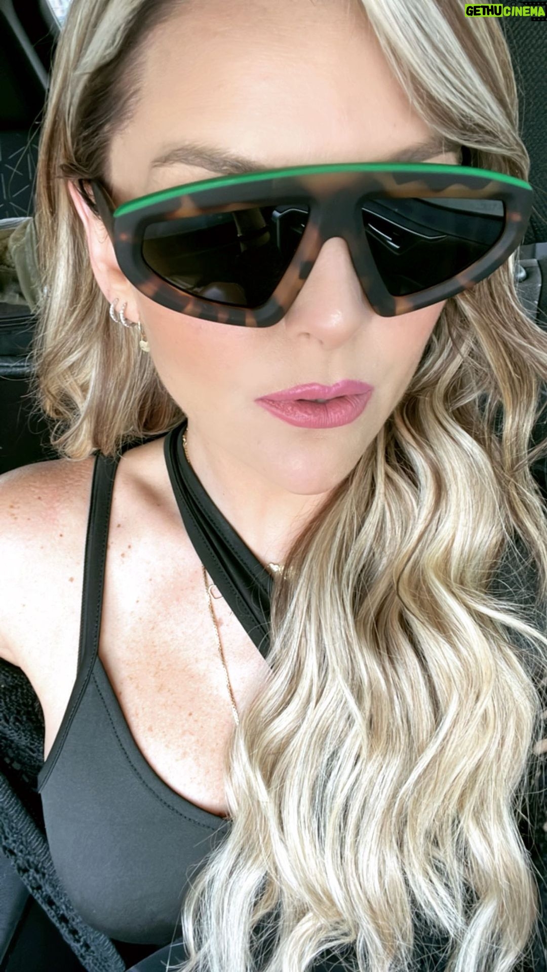 Marjorie de Sousa Instagram - Vive el momento 🥰😍🥰🪄🪄🪄 amo mis @tiwi_usa 🥰🥰