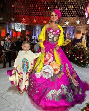 Marjorie de Sousa Instagram - Mamita hermosa de Guadalupe 🙌🏻🙌🏻🙌🏻 Gracias, gracias, gracias.  Dios y nuestra madre bendicen los hogares de cada uno de ustedes. #teamomadremia #portiyparati #teamamos 🥰 gracias @telemundo @omarfernandez31 @ssmester @ronalddaym @alepalomera1 @mediaconceptspr @elcamerinosaloon @mitzyofficial_ @delarosamakeup por este hermoso encuentro con nuestra madre. #diadelaguadalupe #teamo gracias mi hermoso hijo por siempre acompañarme ❤️ #Mati #juanDiego y a ti mami por estar junto a mi nuevamente #gloria #teamo 📸 @omarfernandez31