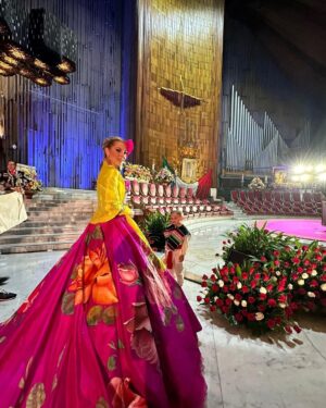 Marjorie de Sousa Instagram - Mamita hermosa de Guadalupe 🙌🏻🙌🏻🙌🏻 Gracias, gracias, gracias.  Dios y nuestra madre bendicen los hogares de cada uno de ustedes. #teamomadremia #portiyparati #teamamos 🥰 gracias @telemundo @omarfernandez31 @ssmester @ronalddaym @alepalomera1 @mediaconceptspr @elcamerinosaloon @mitzyofficial_ @delarosamakeup por este hermoso encuentro con nuestra madre. #diadelaguadalupe #teamo gracias mi hermoso hijo por siempre acompañarme ❤️ #Mati #juanDiego y a ti mami por estar junto a mi nuevamente #gloria #teamo 📸 @omarfernandez31