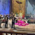 Marjorie de Sousa Instagram - Mamita hermosa de Guadalupe 🙌🏻🙌🏻🙌🏻 Gracias, gracias, gracias. Dios y nuestra madre bendicen los hogares de cada uno de ustedes. #teamomadremia #portiyparati #teamamos 🥰 gracias @telemundo @omarfernandez31 @ssmester @ronalddaym @alepalomera1 @mediaconceptspr @elcamerinosaloon @mitzyofficial_ @delarosamakeup por este hermoso encuentro con nuestra madre. #diadelaguadalupe #teamo gracias mi hermoso hijo por siempre acompañarme ❤️ #Mati #juanDiego y a ti mami por estar junto a mi nuevamente #gloria #teamo 📸 @omarfernandez31