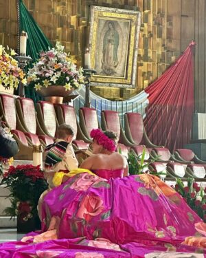 Marjorie de Sousa Instagram - Mamita hermosa de Guadalupe 🙌🏻🙌🏻🙌🏻 Gracias, gracias, gracias.  Dios y nuestra madre bendicen los hogares de cada uno de ustedes. #teamomadremia #portiyparati #teamamos 🥰 gracias @telemundo @omarfernandez31 @ssmester @ronalddaym @alepalomera1 @mediaconceptspr @elcamerinosaloon @mitzyofficial_ @delarosamakeup por este hermoso encuentro con nuestra madre. #diadelaguadalupe #teamo gracias mi hermoso hijo por siempre acompañarme ❤️ #Mati #juanDiego y a ti mami por estar junto a mi nuevamente #gloria #teamo 📸 @omarfernandez31