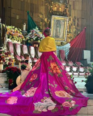 Marjorie de Sousa Instagram - Mamita hermosa de Guadalupe 🙌🏻🙌🏻🙌🏻 Gracias, gracias, gracias.  Dios y nuestra madre bendicen los hogares de cada uno de ustedes. #teamomadremia #portiyparati #teamamos 🥰 gracias @telemundo @omarfernandez31 @ssmester @ronalddaym @alepalomera1 @mediaconceptspr @elcamerinosaloon @mitzyofficial_ @delarosamakeup por este hermoso encuentro con nuestra madre. #diadelaguadalupe #teamo gracias mi hermoso hijo por siempre acompañarme ❤️ #Mati #juanDiego y a ti mami por estar junto a mi nuevamente #gloria #teamo 📸 @omarfernandez31