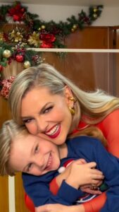 Marjorie de Sousa Instagram - Un regalo de amor y paz 💖🎄🎅🏻 @marjodsousa Ft. #Matías 🎶 ¡Disponible ya en todas las plataformas!