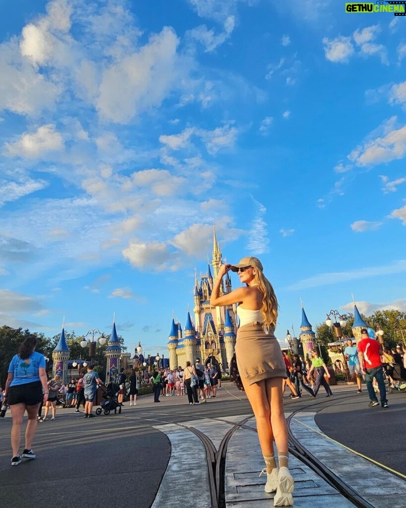 Marjorie de Sousa Instagram - Guardando momentos en el ❤️😍🥰🙌🏻🤗 Disney