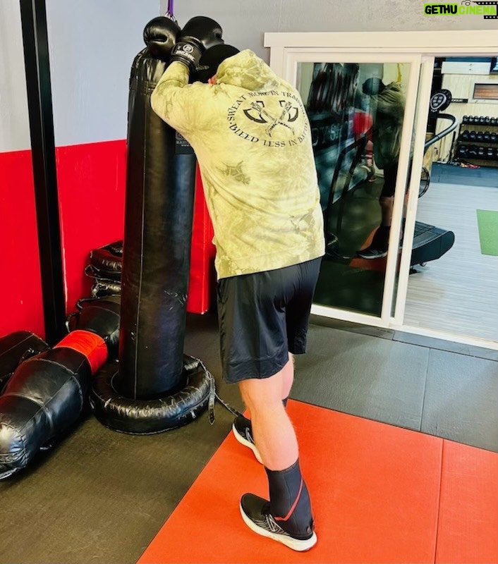 Mark Calaway Instagram - As one chapter ends a new one begins, but the GRIND never stops…#hardwork #thegrindsthletics #Lakewaycrossfit #Kravmaga #boom #workout