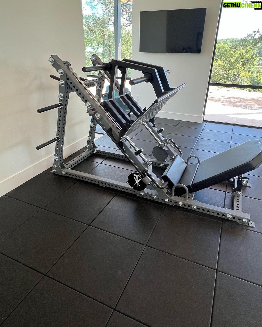 Mark Calaway Instagram - Wow! I can’t thank Bert Sorin and all the great people at @sorinex for outfitting my new gym! Totally blown away by it! #workout #swole #fitness #wwe #squatober Death Valley