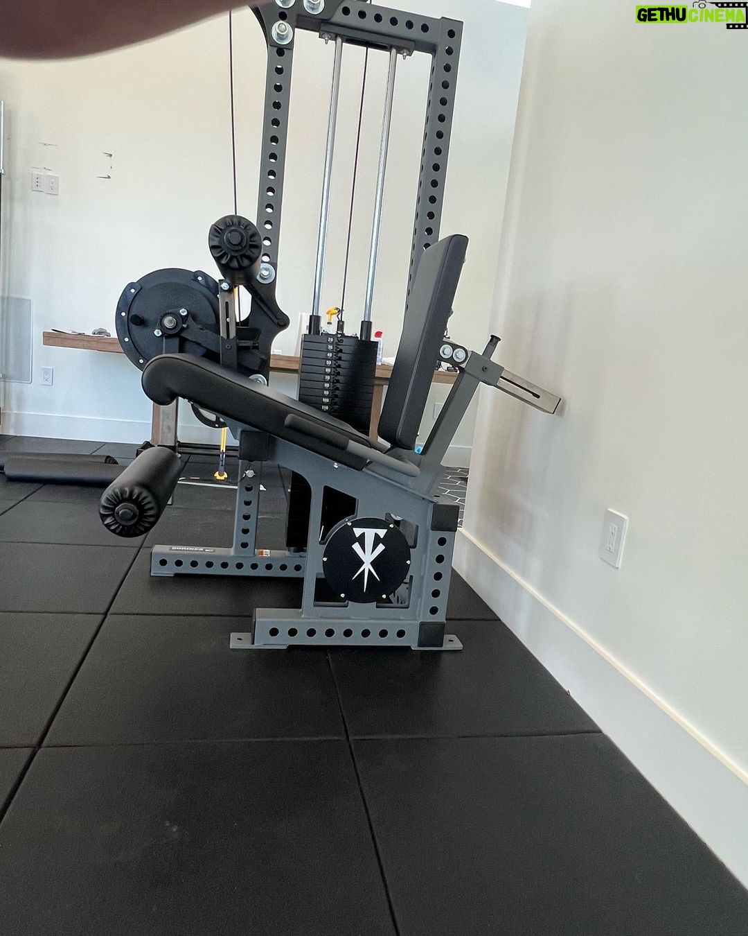 Mark Calaway Instagram - Wow! I can’t thank Bert Sorin and all the great people at @sorinex for outfitting my new gym! Totally blown away by it! #workout #swole #fitness #wwe #squatober Death Valley