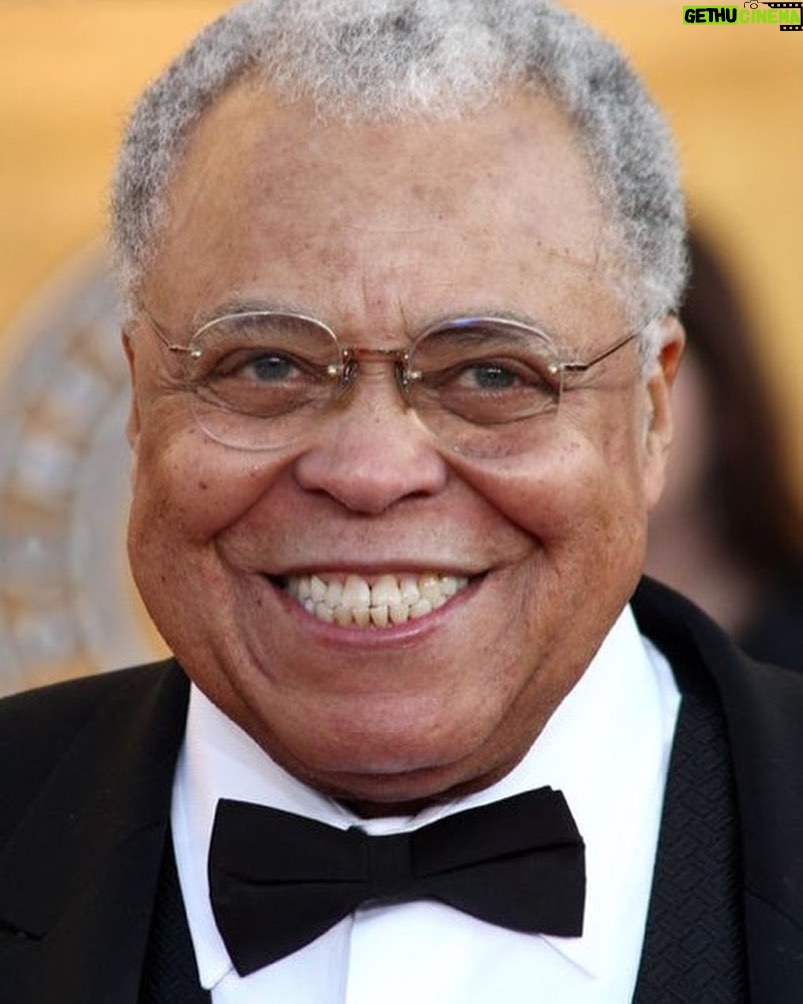 Mark Hamill Instagram - Happy Birthday, Dad. Thank you for a lifetime of superb performances! For James: 🎂… Thank you for a lifetime of superb performances! #HappyBirthday #JamesEarlJones #NationalTreasure #DadVader #MayTheYouKnowWhatBeWithYou