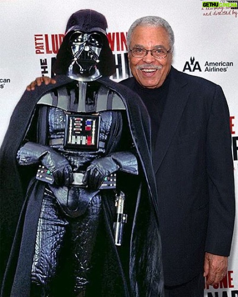 Mark Hamill Instagram - Happy Birthday, Dad. Thank you for a lifetime of superb performances! For James: 🎂… Thank you for a lifetime of superb performances! #HappyBirthday #JamesEarlJones #NationalTreasure #DadVader #MayTheYouKnowWhatBeWithYou