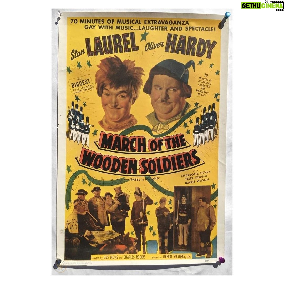 Mark Hamill Instagram - Some crucial Hamill Family Holiday Traditions: - A Christmas Carol (Alastair Sim as Scrooge) - March of the Wooden Soldiers (Laurel & Hardy) - Mr. Magoo's Christmas Carol - Pee Wee's Playhouse Christmas Special ππ
ππ
ππ
ππ
ππ
ππ
ππ
ππ