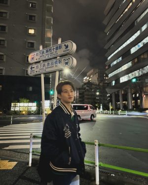 Mark Lee Instagram - 🌏
