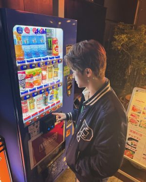 Mark Lee Instagram - 🌏