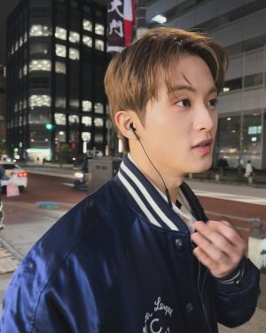 Mark Lee Instagram - 🌏
