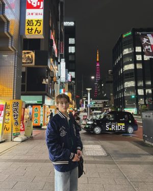 Mark Lee Instagram - 🌏
