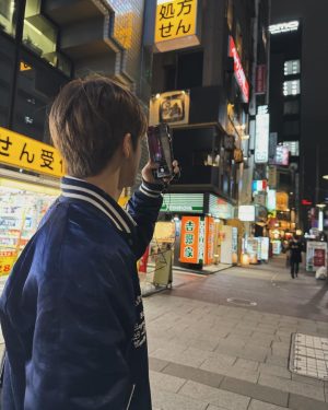 Mark Lee Instagram - 🌏