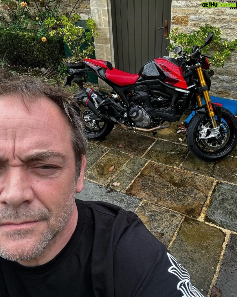 Mark Sheppard Instagram - As you may know, I have a few @ducati bikes! My friends @ducatiuk lent me this marvelous new Monster SP. I’ve only driven the 2000’s models and the difference is extraordinary. The handling and power delivery are superb, especially in the “faster” modes. The SP’s upgraded suspension setup, electronics, quickshifter and new tires make even the wettest Cotswolds B roads a joy.