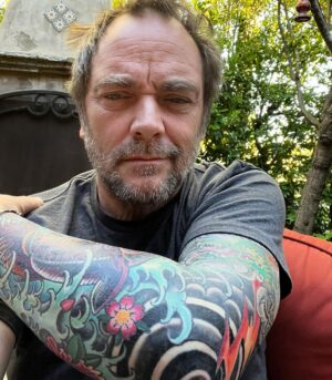 Mark Sheppard Instagram - Grinding away with @kevin_f_quinn @1111ad_tattoo Moving up into the dragon… #spnfamily