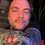 Mark Sheppard Instagram - Merry Christmas, ya filthy animals! #spnfamily