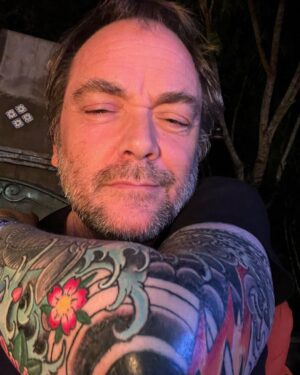 Mark Sheppard Instagram - Merry Christmas, ya filthy animals! #spnfamily