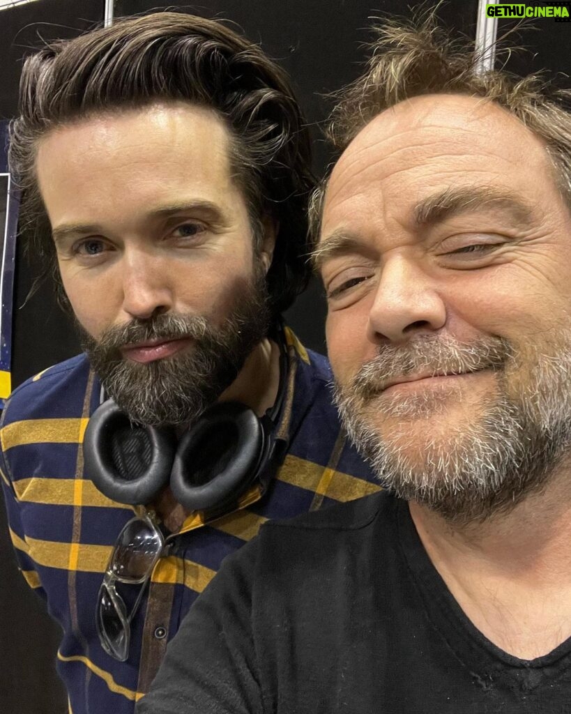 Mark Sheppard Instagram - Had so much fun @walescomiccon Got to hang out with this talented b**tard @scandalous_13 talk football and eat the ridiculously amazing @thedoughnutwhispereruk Boston Cream Doughnut. It’s Vegan. I’m not Vegan. Unbelievably good.